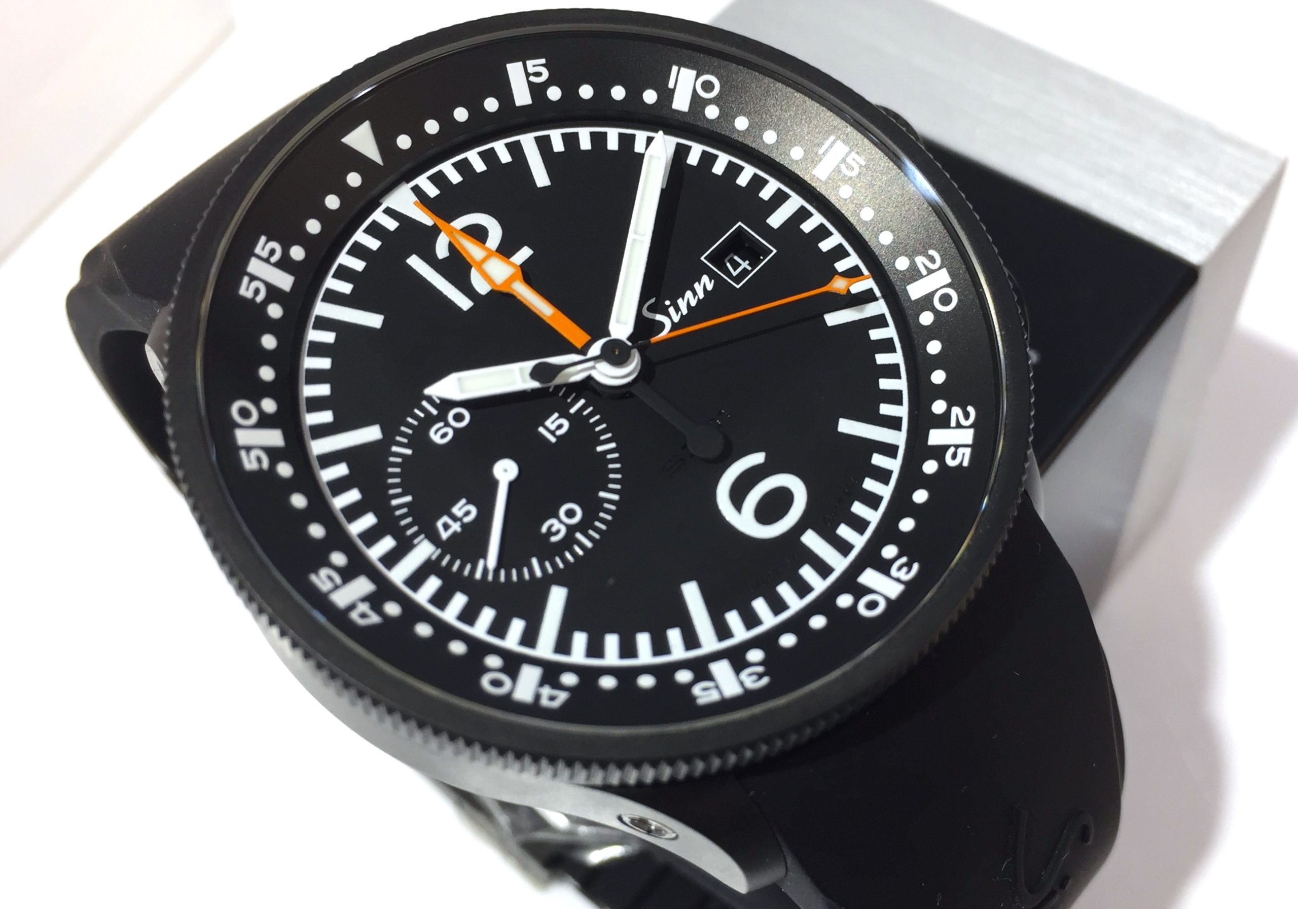 【Sinn】ジン 717 徹底解説|コックピットクロックの遺伝子を継ぐ至高のパイロットウォッチ 【Sinn】ジン 717 徹底解説|コックピットクロックの遺伝子を継ぐ至高のパイロットウォッチ