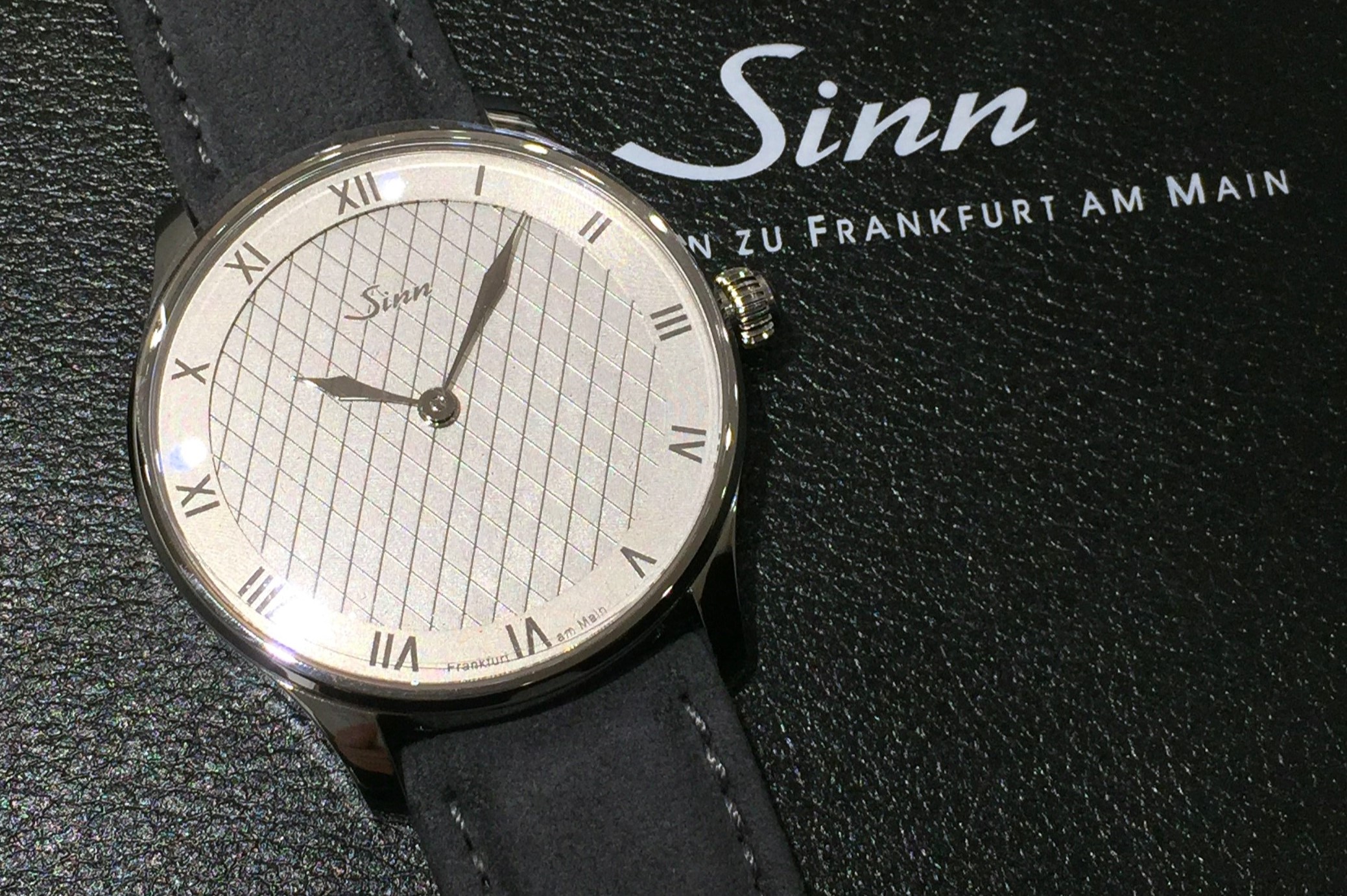 【Sinn】ジン 1746.HEIMATの魅力とは?伝統模様が美しい究極のドレスウォッチを徹底解説 【Sinn】ジン 1746.HEIMATの魅力とは?伝統模様が美しい究極のドレスウォッチを徹底解説