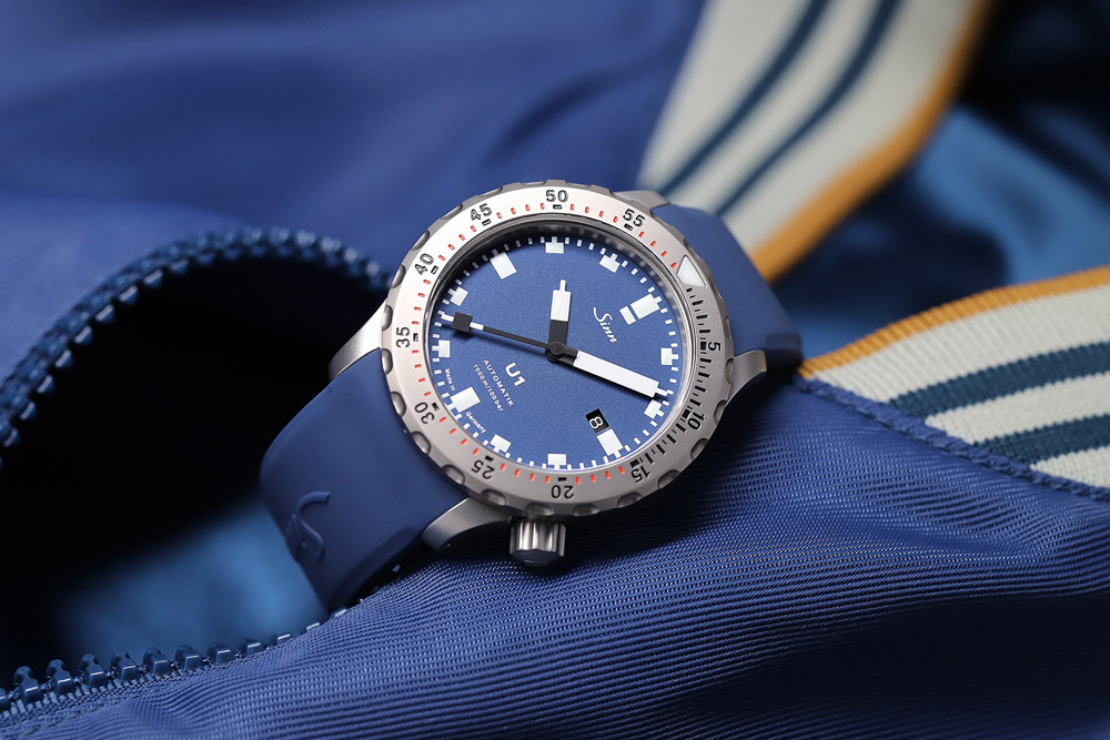 【ジン・デポ神戸三宮店】Sinn (ジン) 時計に息づくマットブルー 視認性と信頼性の高い機能美の本質となるモデル