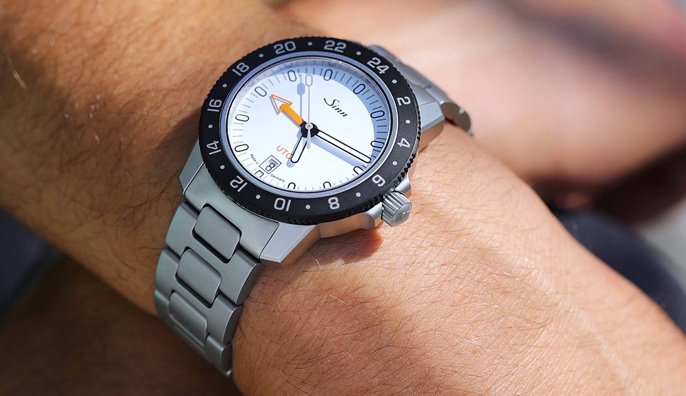 【SINN】105.ST.SA.UTC.W 24時間式第二時間帯表示を備えた 上品な大人のスポーツウォッチ 【SINN】105.ST.SA.UTC.W 24時間式第二時間帯表示を備えた 上品な大人のスポーツウォッチ