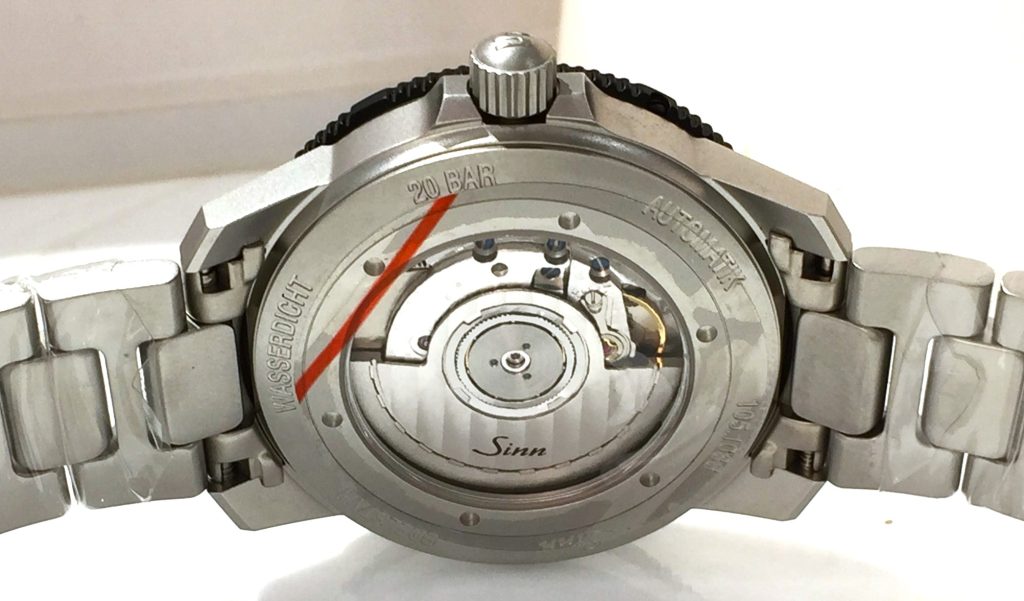 【SINN】105.ST.SA.UTC.W 24時間式第二時間帯表示を備えた 上品な大人のスポーツウォッチ 【SINN】105.ST.SA.UTC.W 24時間式第二時間帯表示を備えた 上品な大人のスポーツウォッチ